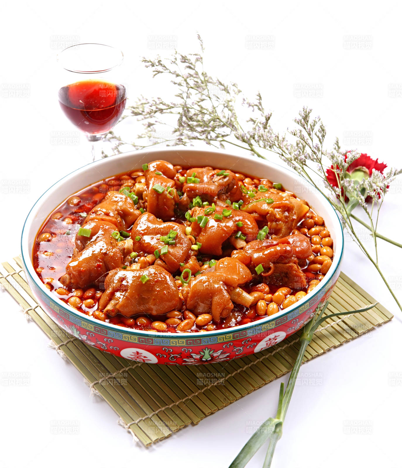 红烧黄豆炖猪蹄图片