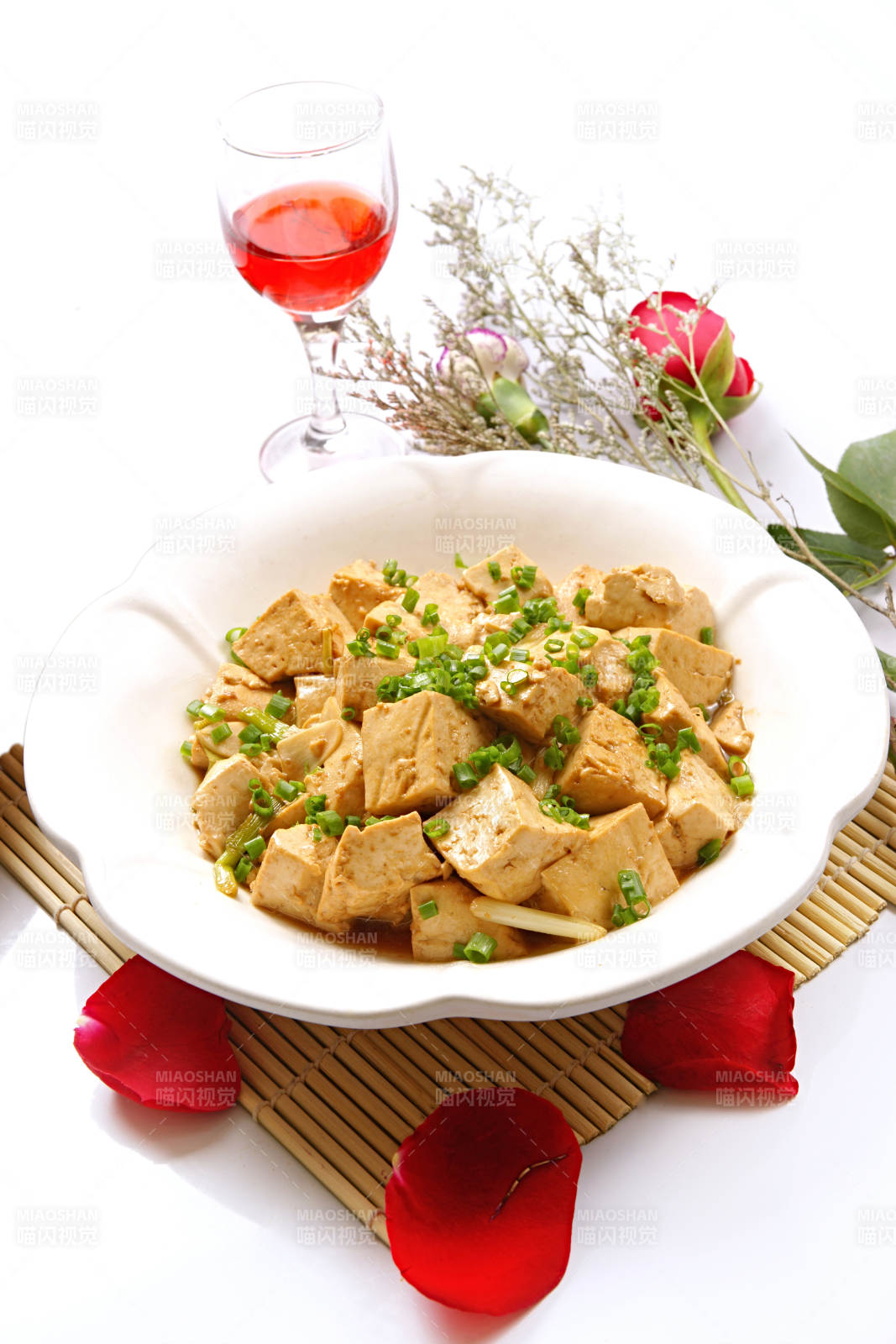 葱香家炖豆腐图片