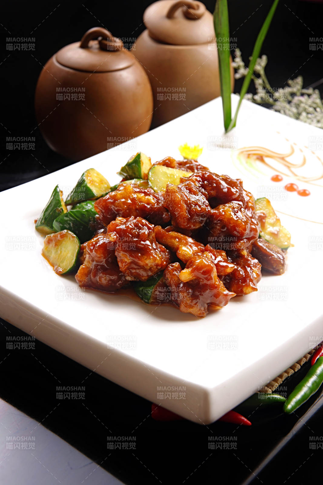 乳瓜酱爆草原羊肉图片