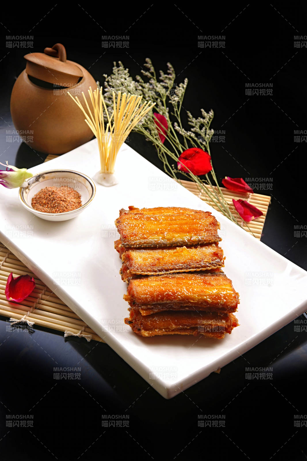 油煎椒盐带鱼段图片