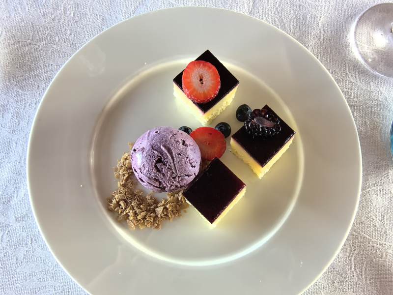 精致甜品拼盘图片