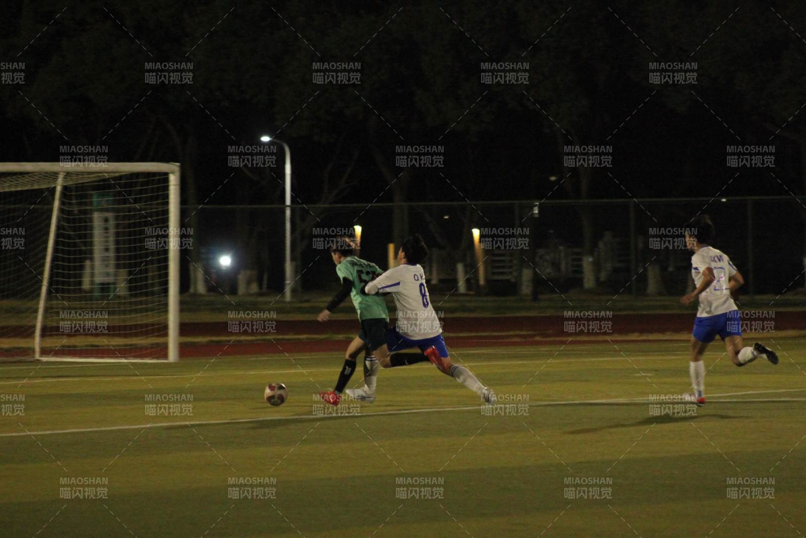 夜战足球激烈对决图片