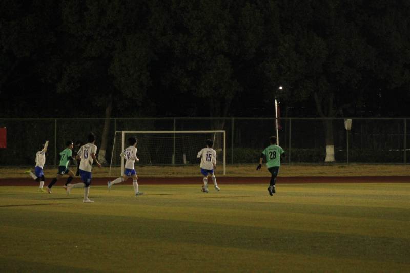 夜场足球赛图片