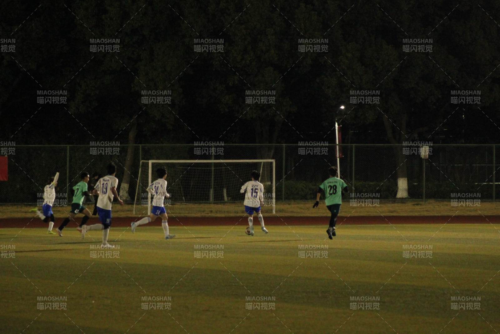 夜场足球赛图片