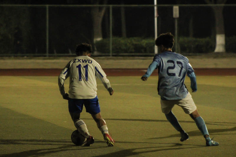 夜战足球对决图片