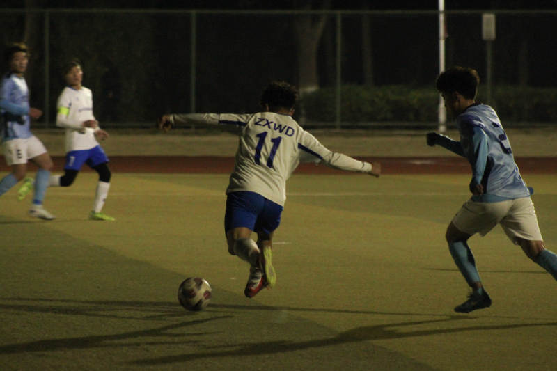 夜战足球激烈对决图片