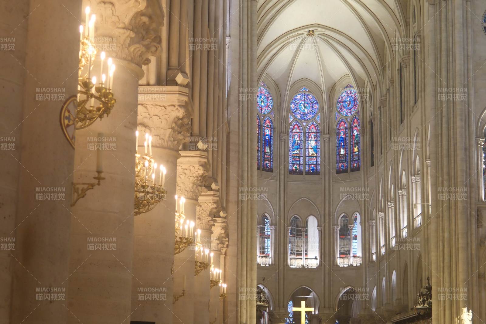 巴黎圣母院内景图片
