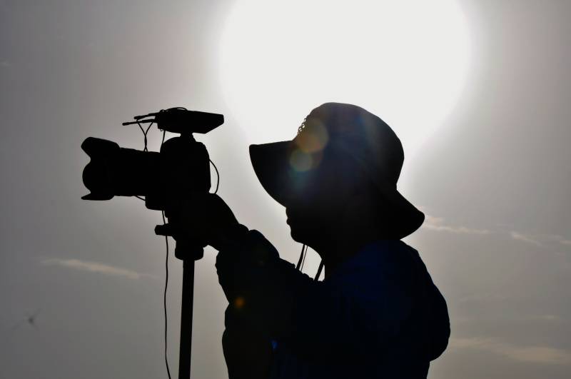 逆光拍摄剪影图片