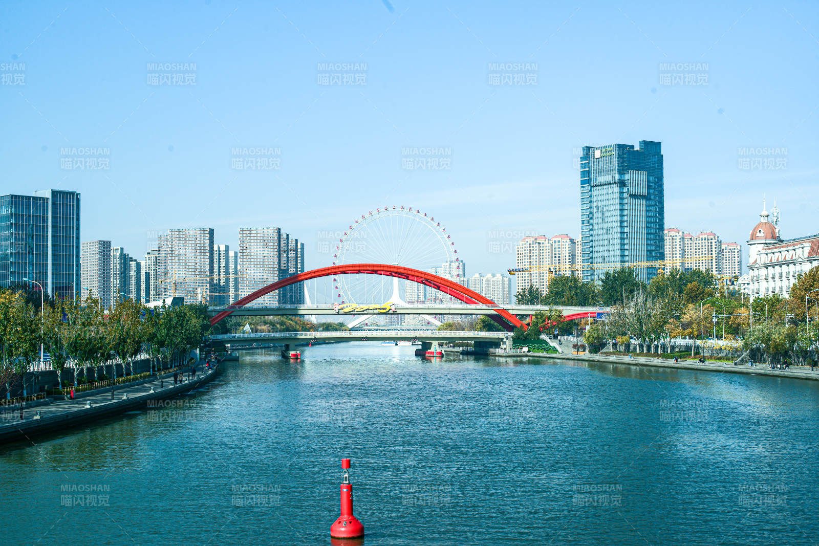 天津城市河景与红桥图片