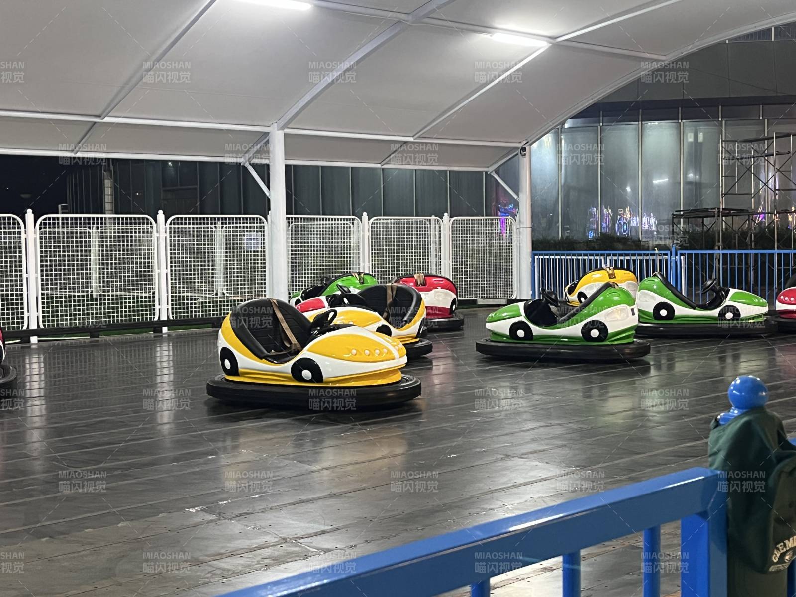 室内碰碰车乐园图片