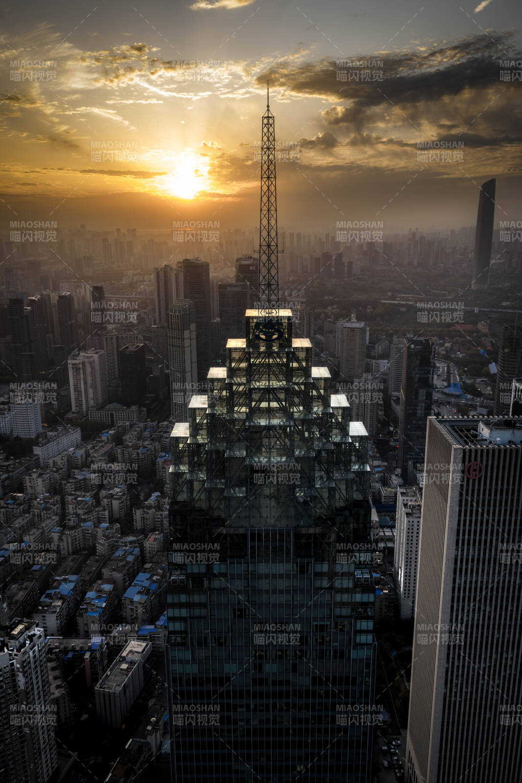 西北湖之巅 夕阳西下图片