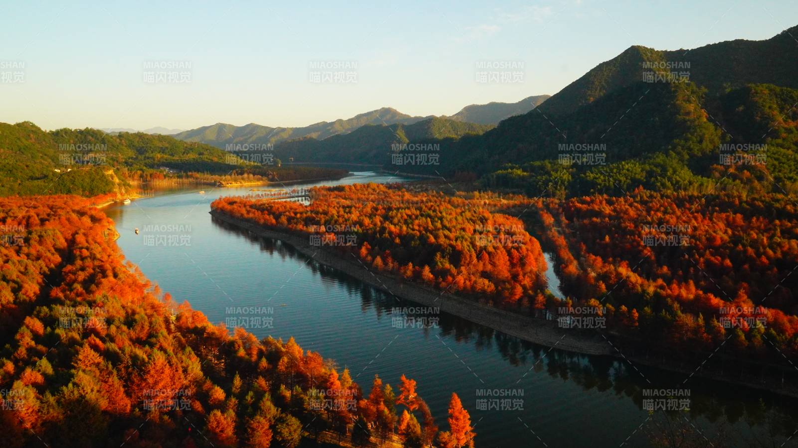 秋色映河山位于宁国市图片