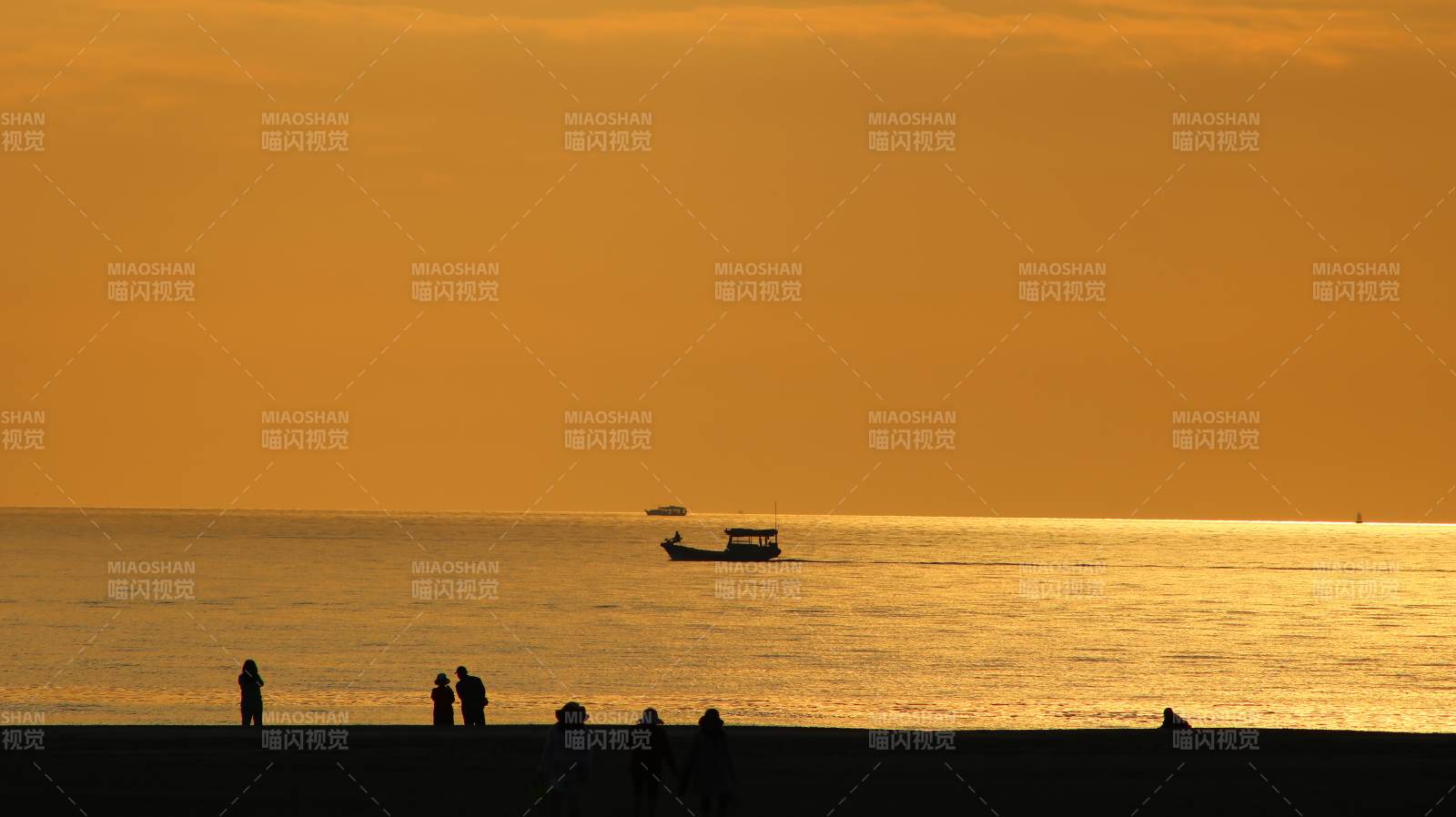 海边日落剪影图片
