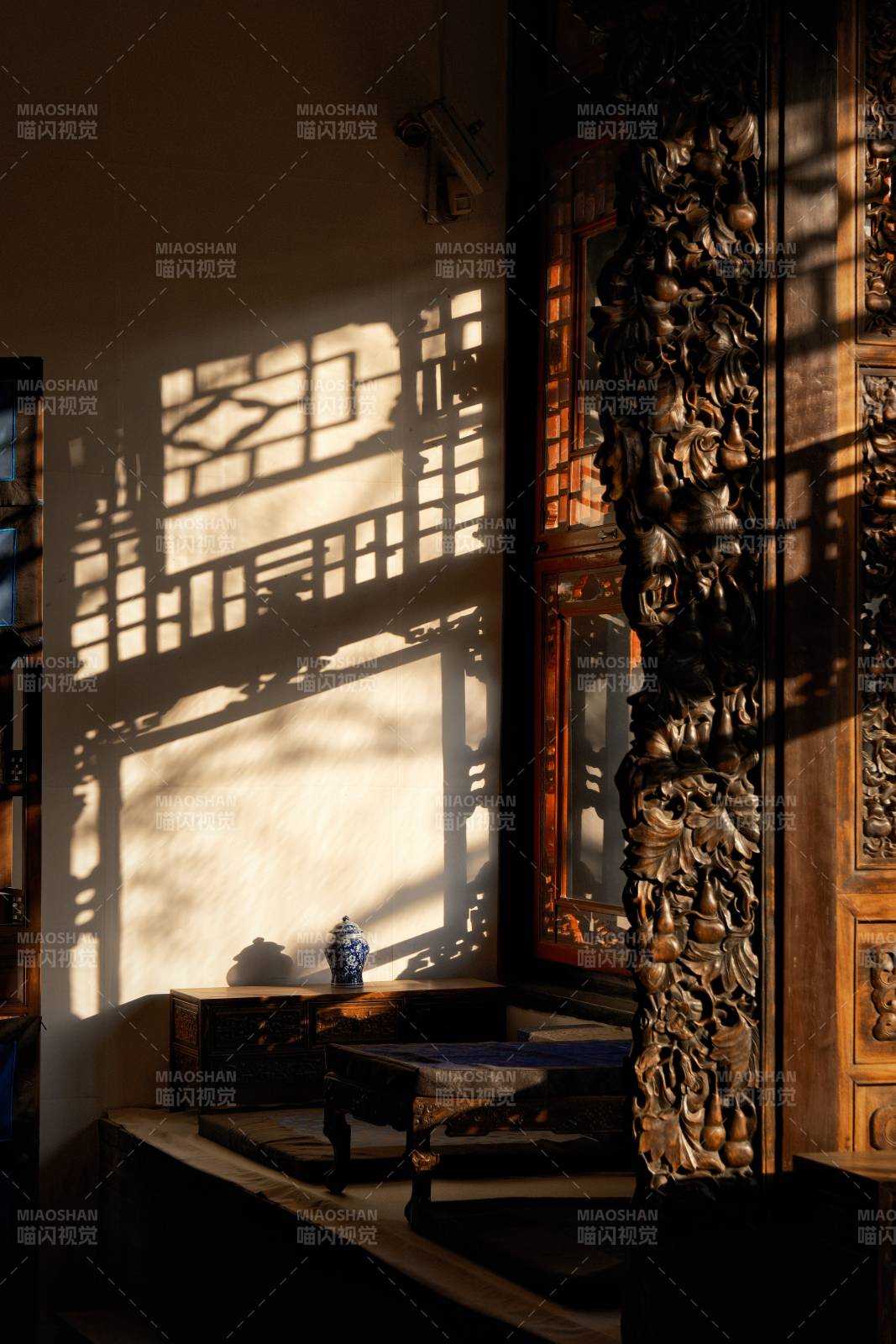 河北保定光影雕窗古韵图片