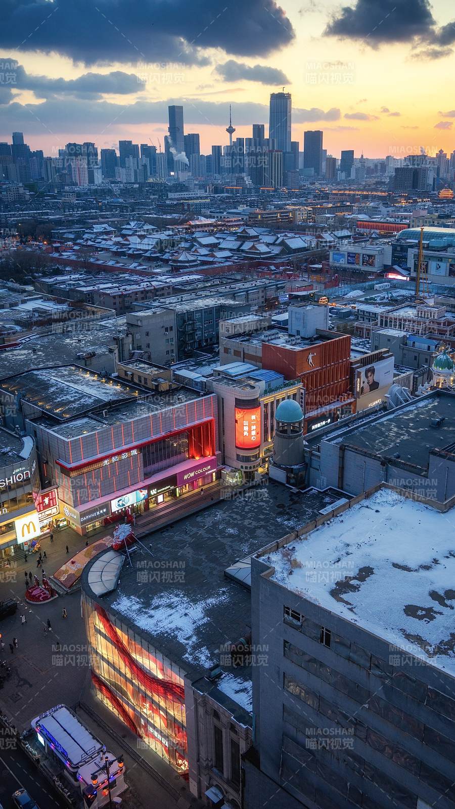 沈阳中街城市黄昏雪景图片