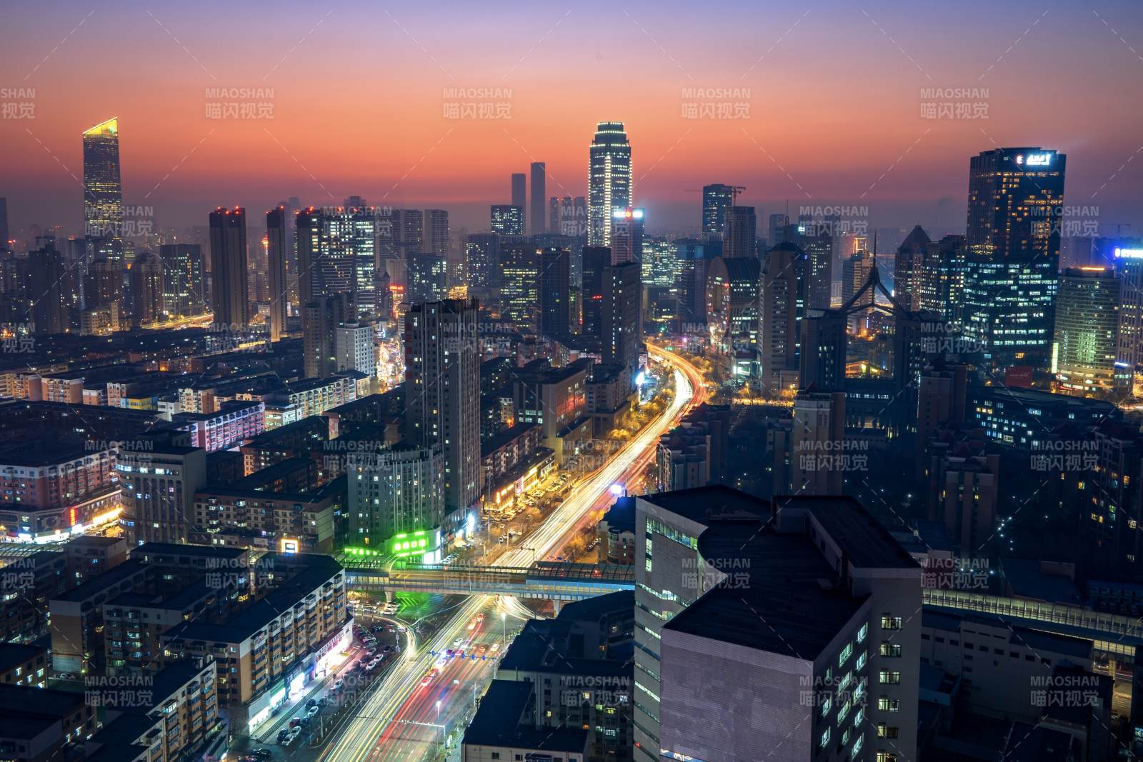 沈阳北站城市夜景璀璨图片