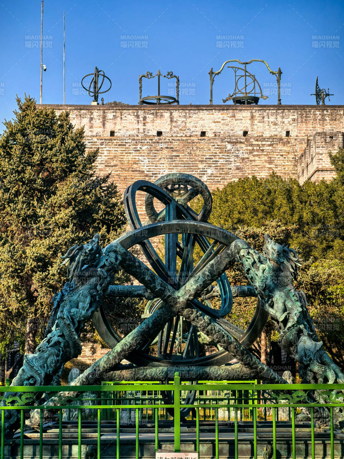 北京古观象台古天文仪器雕塑图片