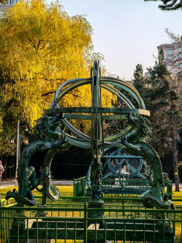 北京古观象台龙形日晷雕塑图片