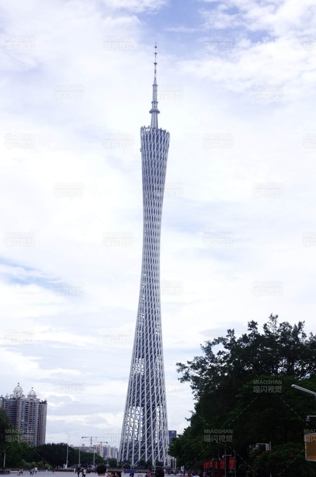 广州塔巍然耸立图片