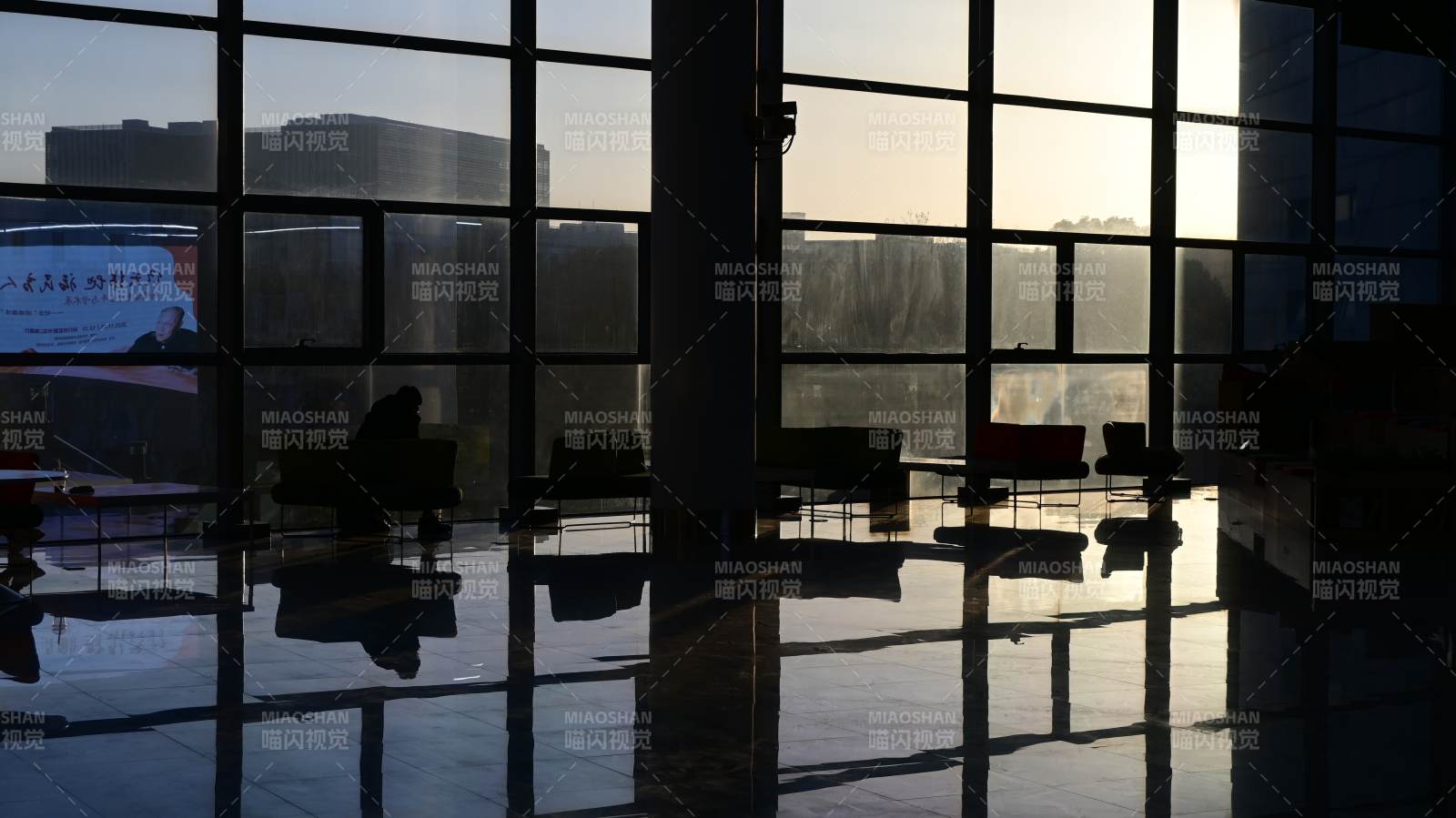 窗影静谧黄昏图片