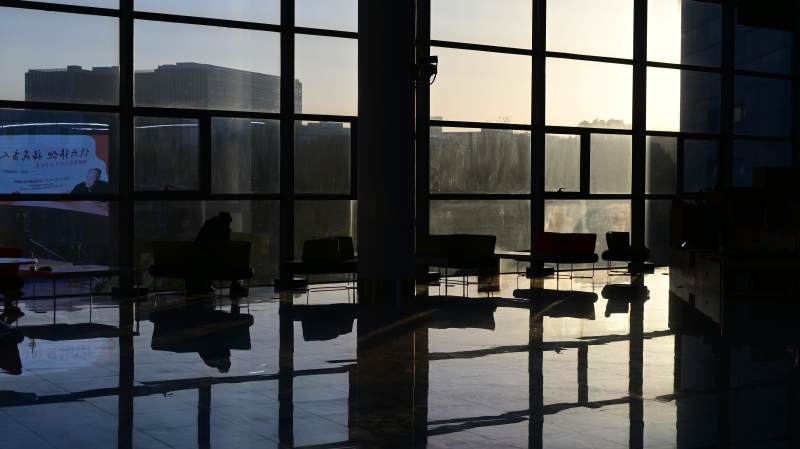 窗影静谧黄昏图片