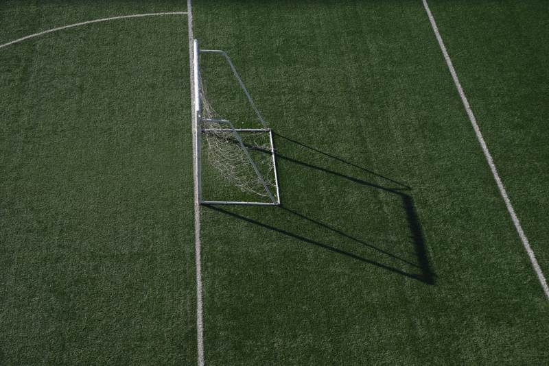 足球场上的球门图片