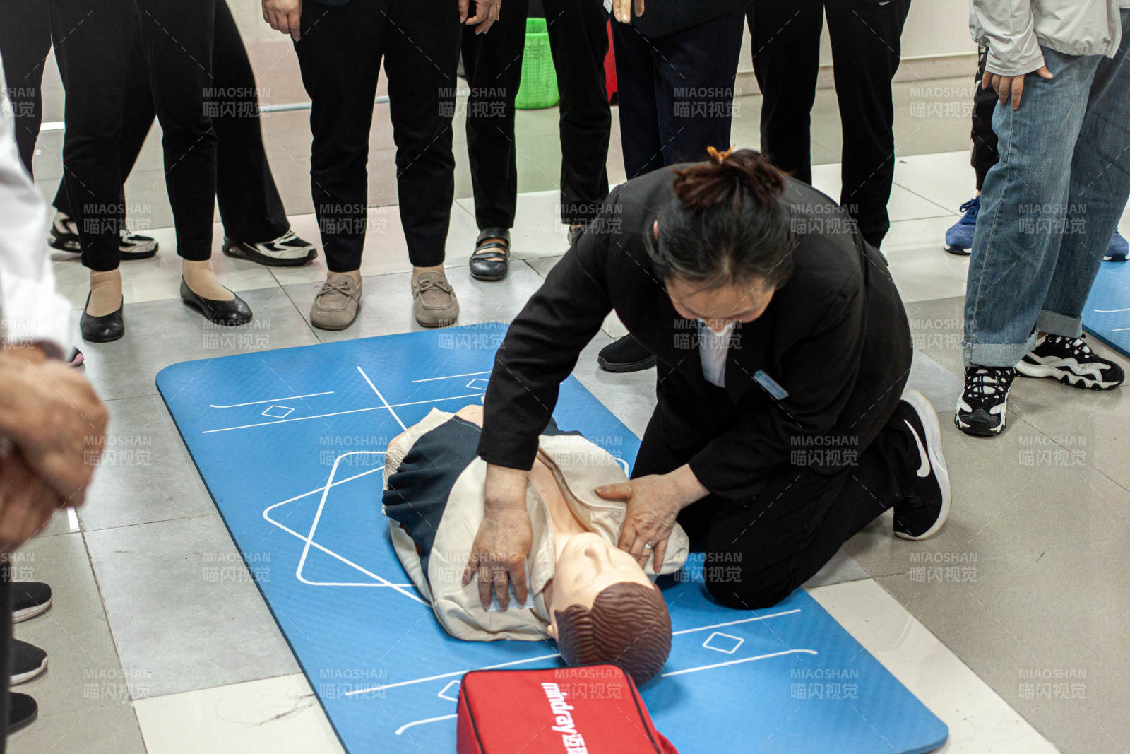 心肺复苏培训现场图片