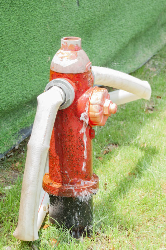 消防栓漏水图片