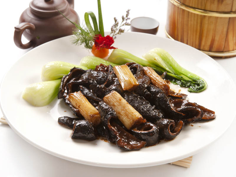 鲁菜葱烧海参皮图片