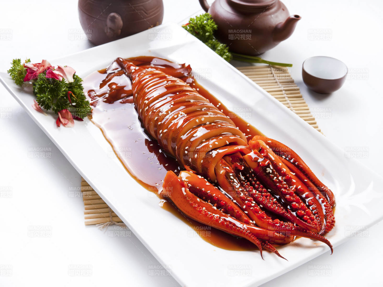 浇汁铁板鱿鱼烧图片