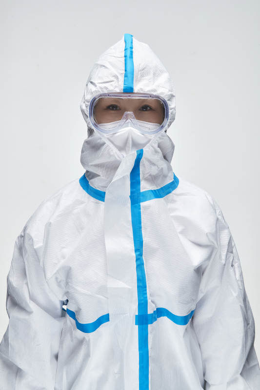 防护服人员特写图片