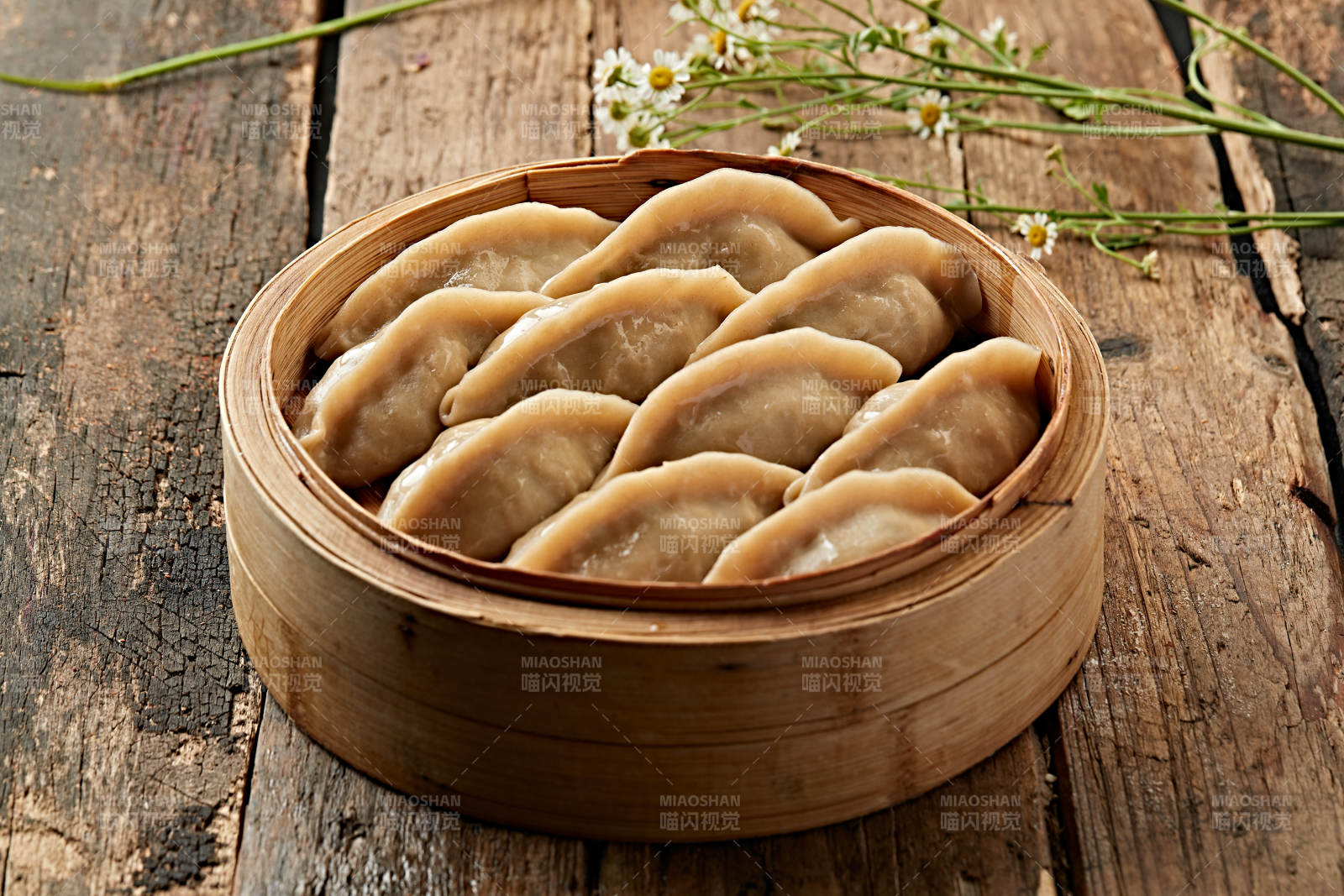 蒸笼里的饺子图片