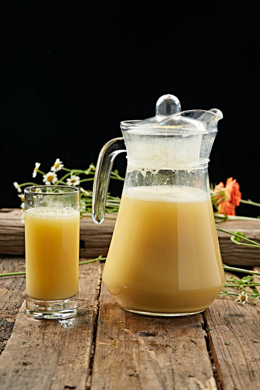 金黄饮品静享时光图片