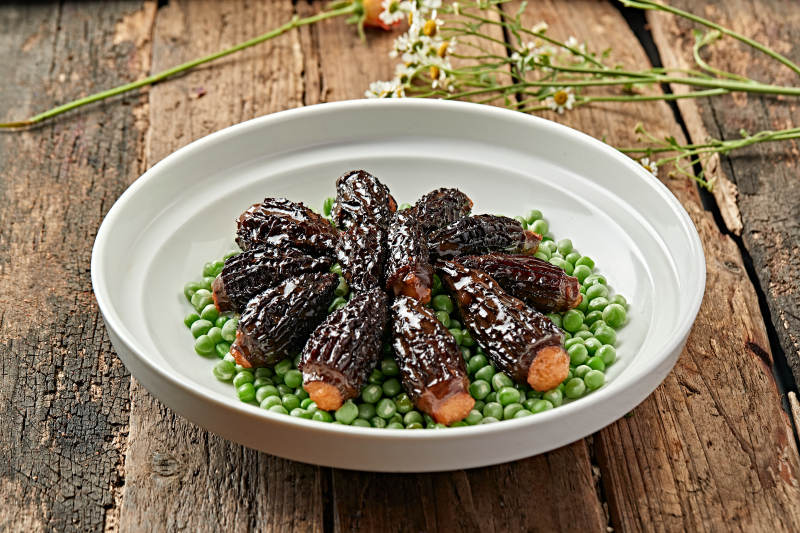 羊肚菌配青豆图片