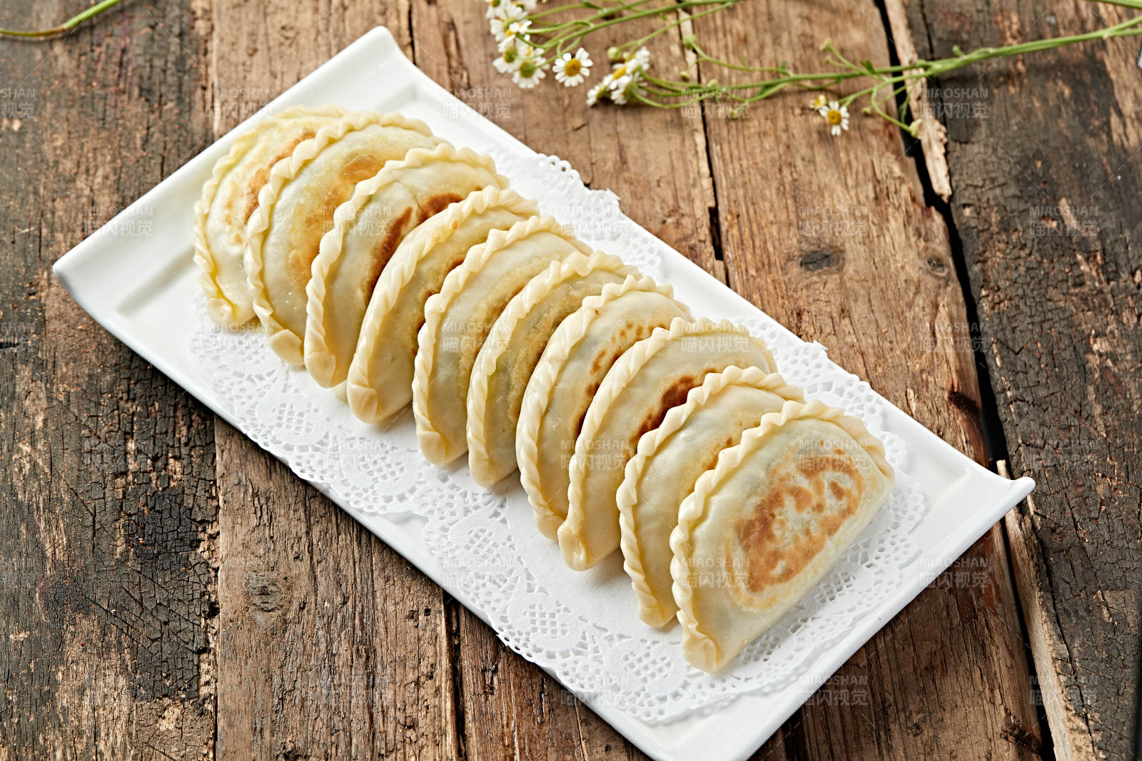 金黄酥皮馅饼图片