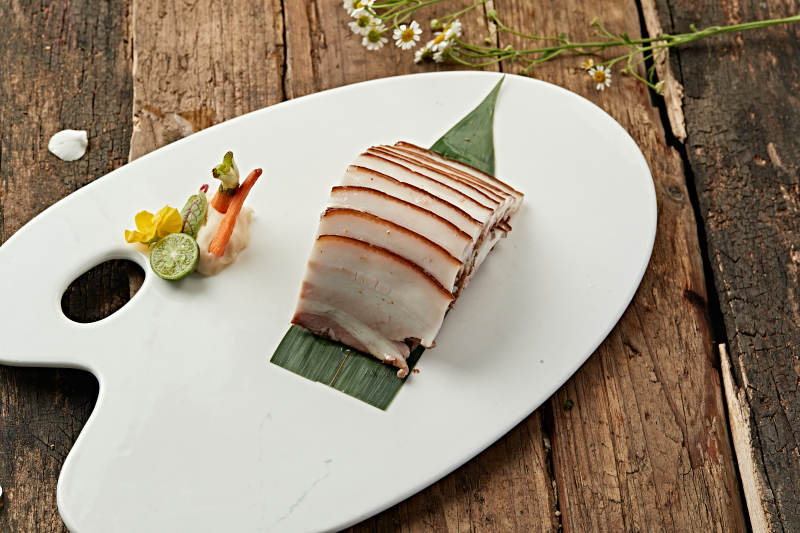 精致肉卷配蔬果图片