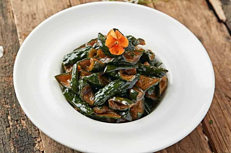 酱黄瓜配橙花图片