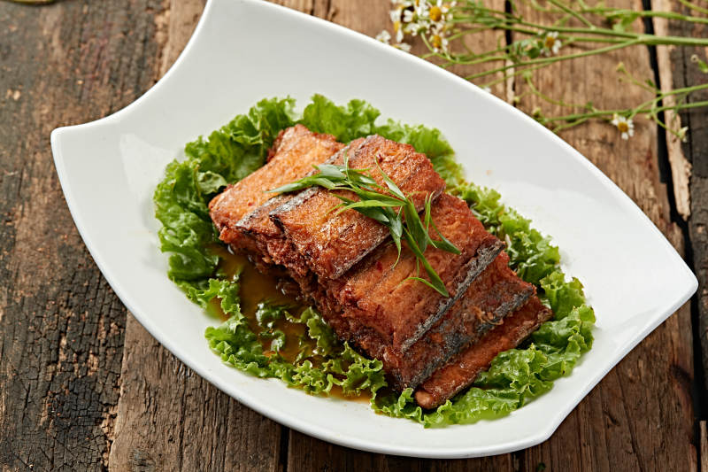 香酥梅子煎带鱼图片