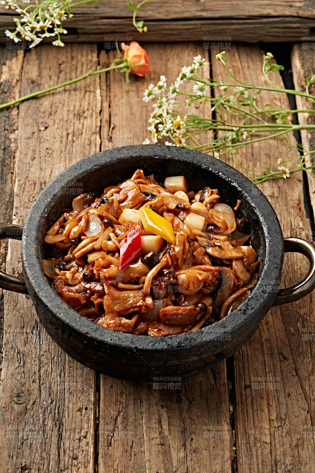 石锅鱿鱼炒菜图片