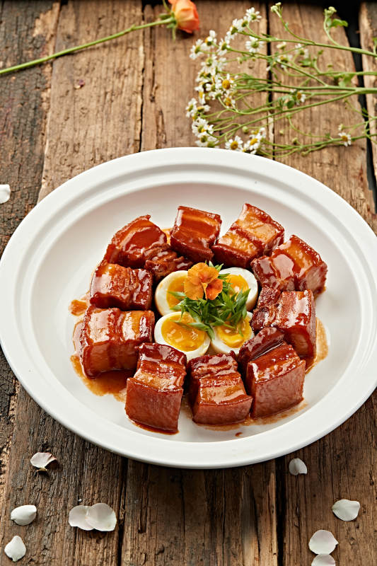 红烧肉配卤蛋图片