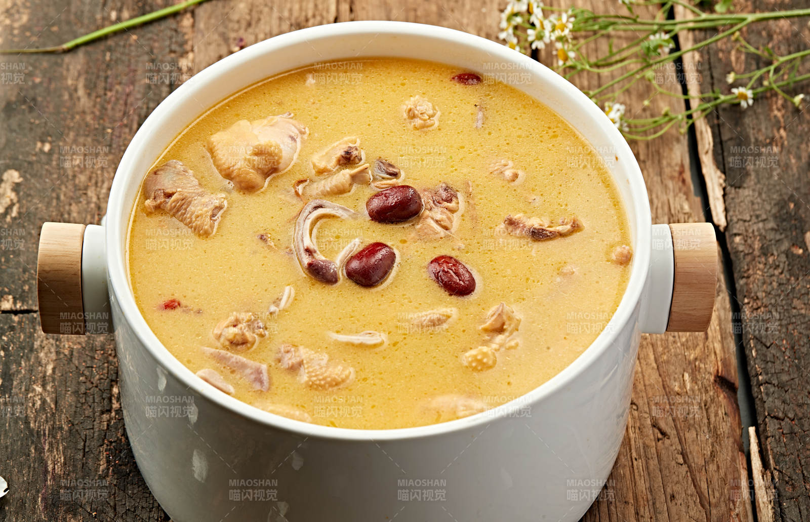 浓郁咖喱炖肉汤图片