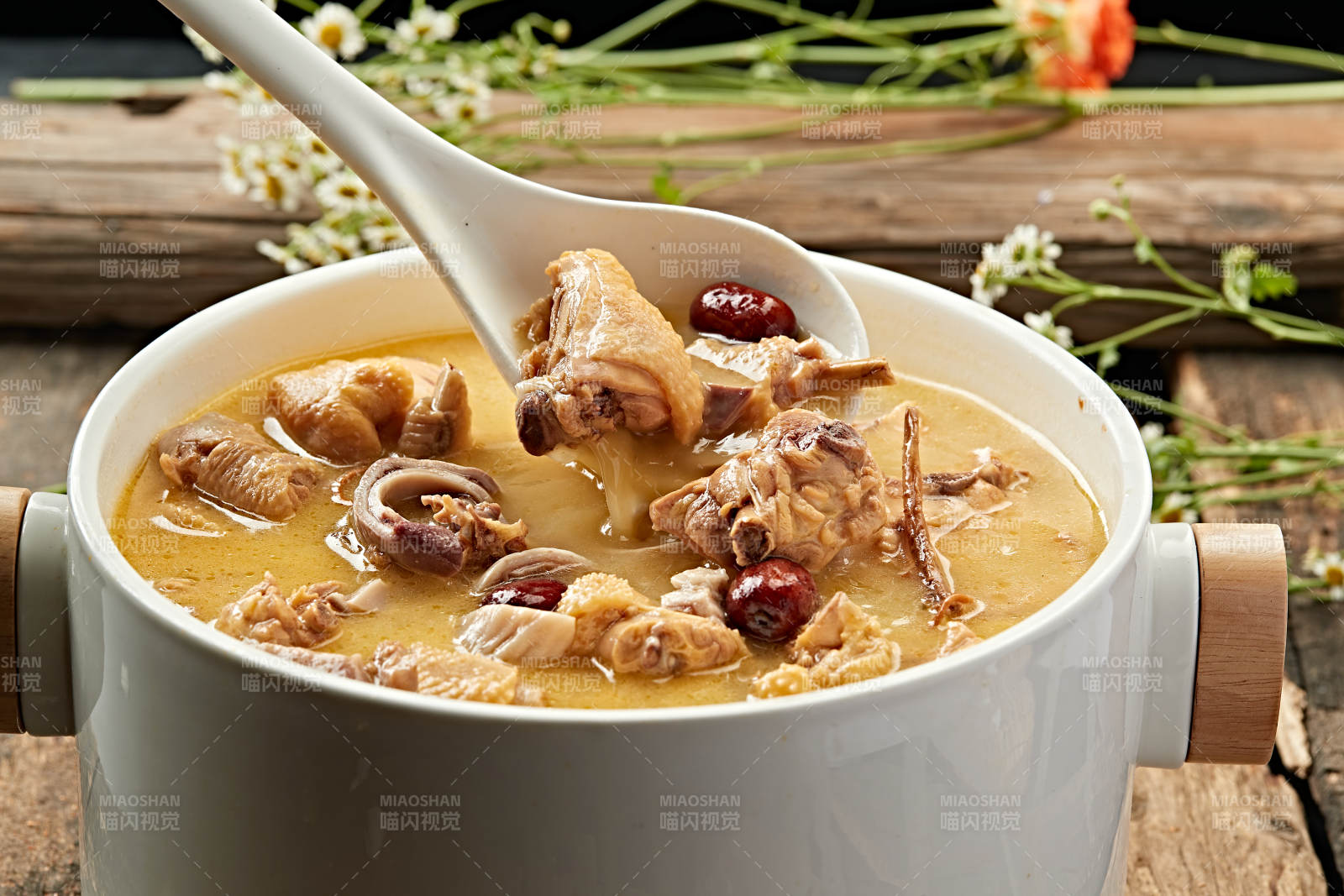 滋补鸡汤炖品图片