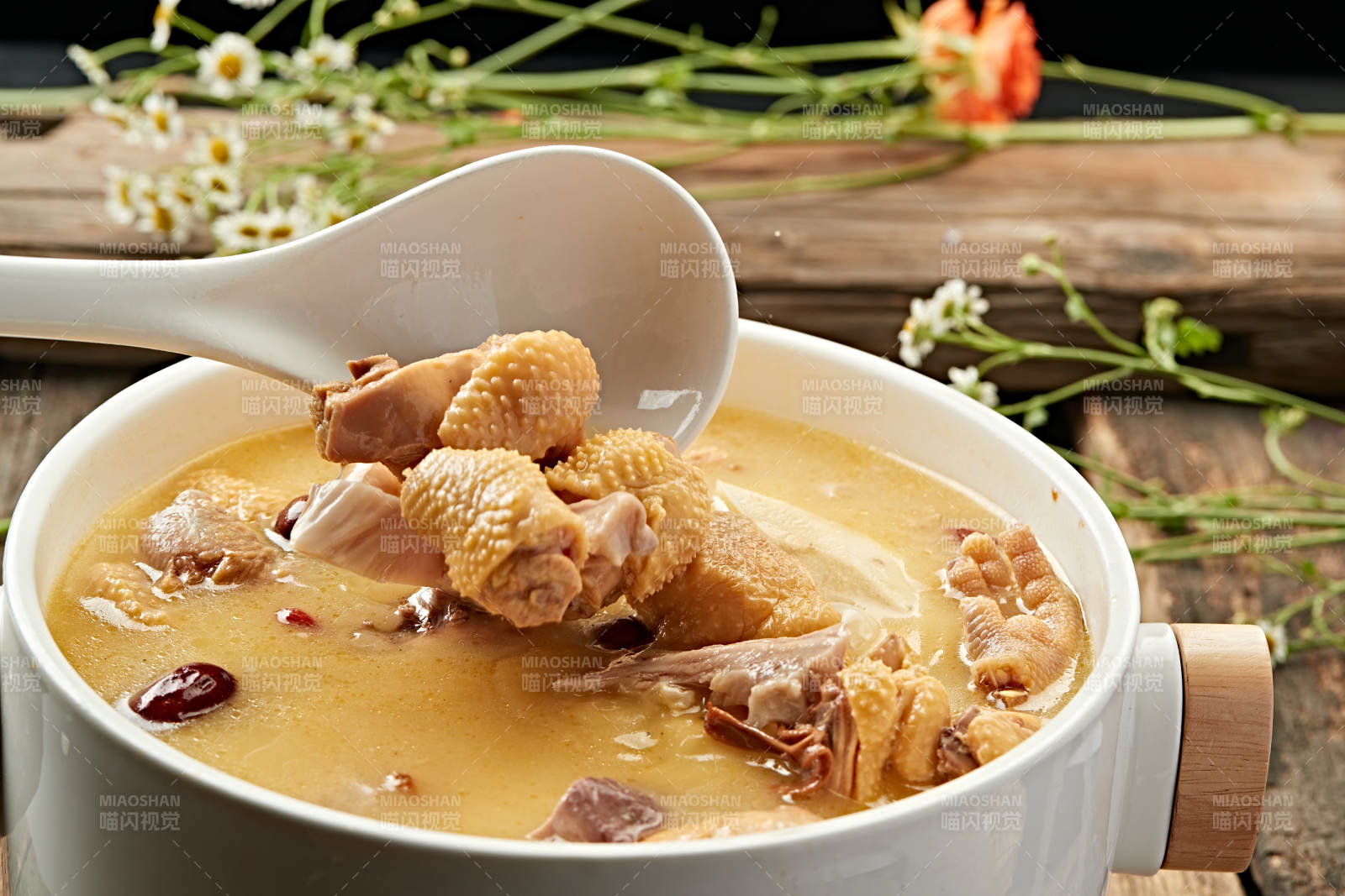 鸡汤炖鸡爪图片