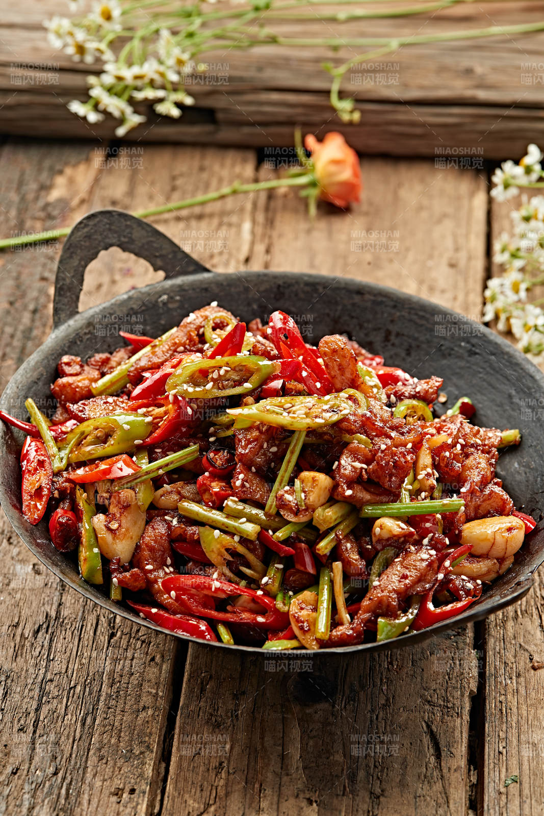 锅仔蒜香辣炒油鸡块图片