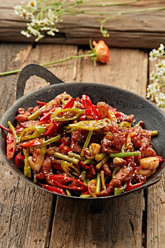 锅仔蒜香辣炒油鸡块图片