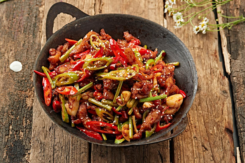 锅仔蒜香辣炒油鸡块图片