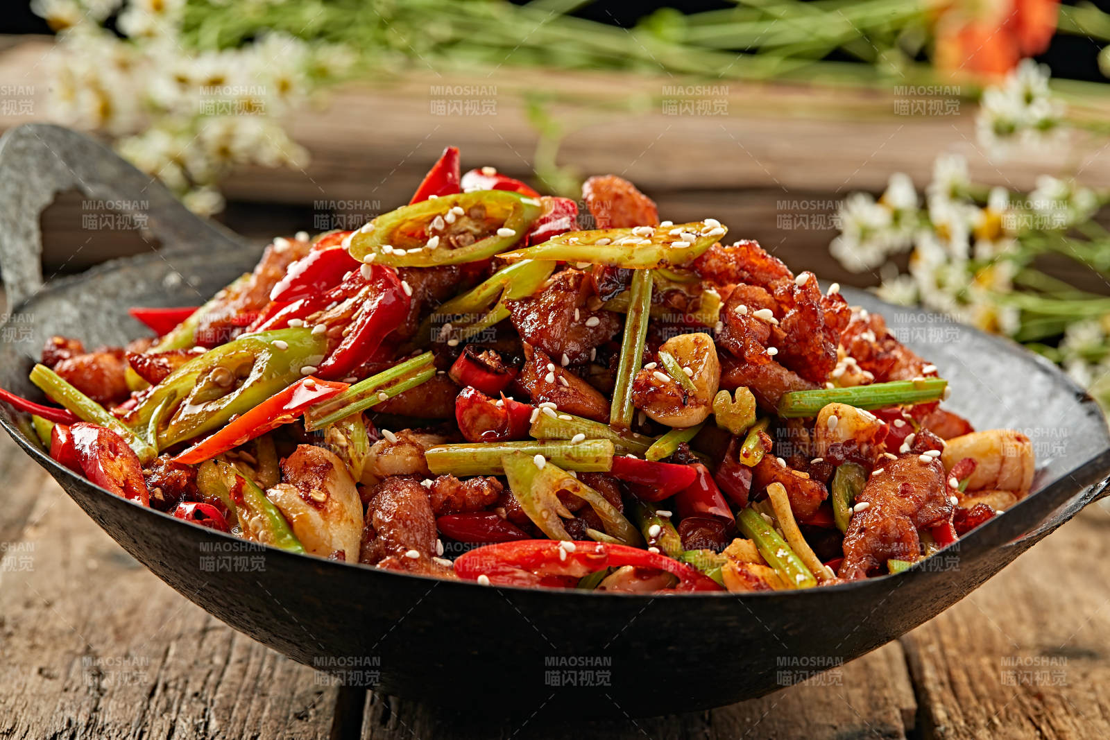 锅仔蒜香辣炒油鸡块图片