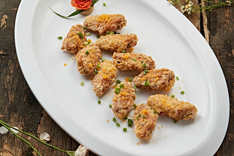 金黄酥脆鸡翅图片