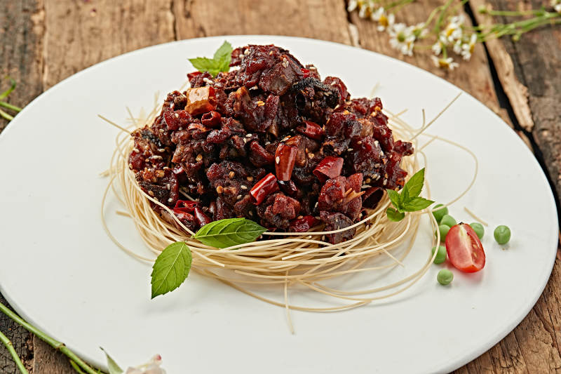 香辣牛肉粒图片
