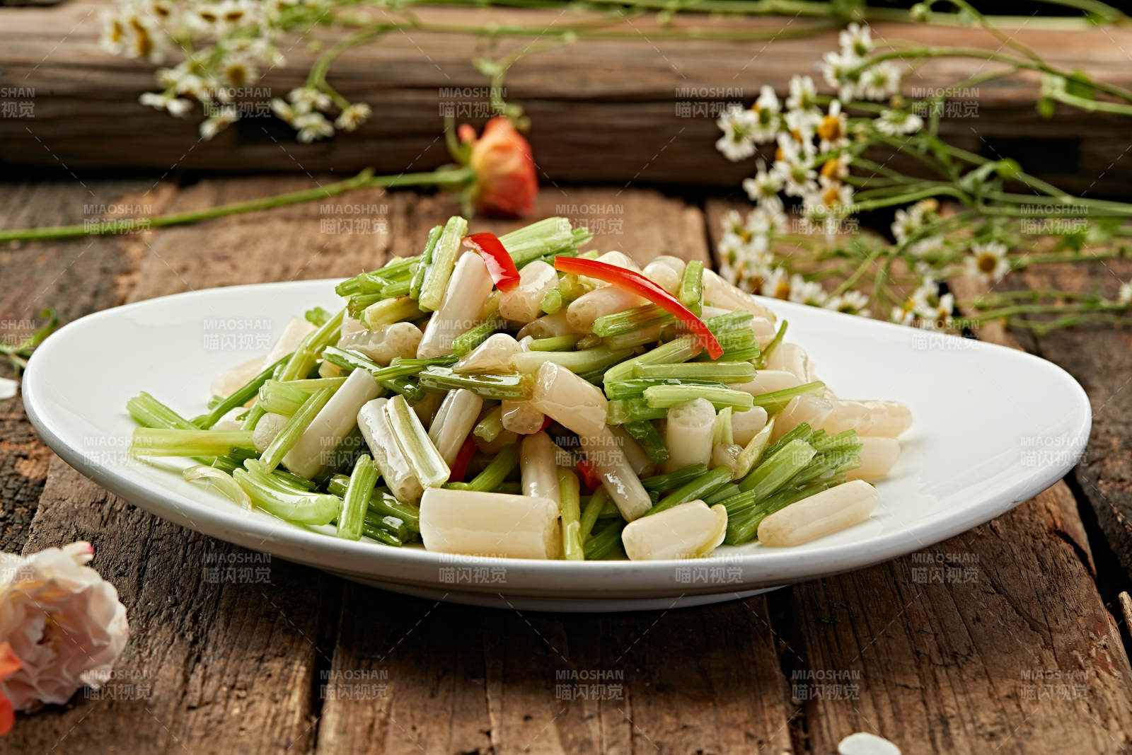 芹菜炒藕带图片